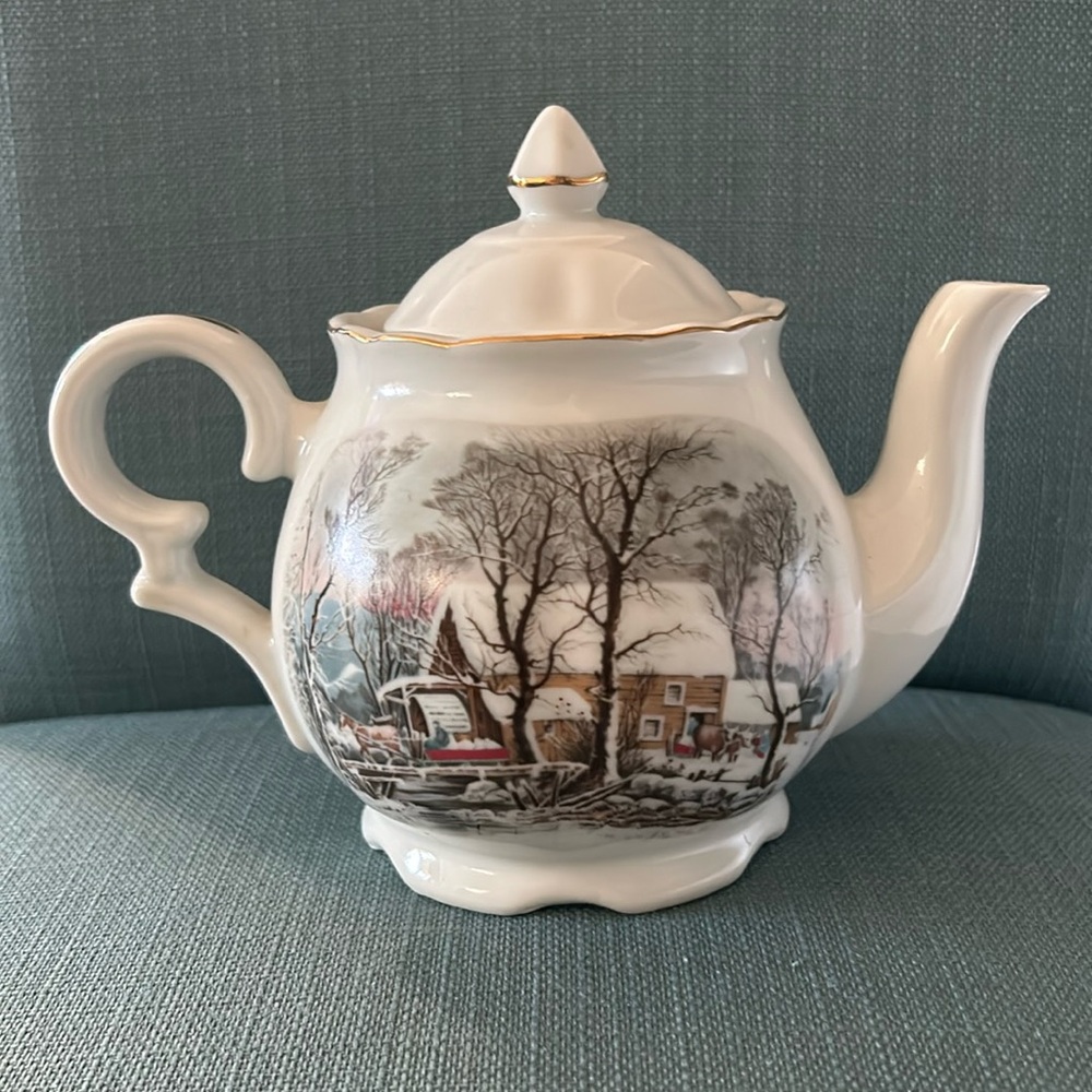Avon Currier & Ives Teapot, 1977